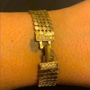 Vintage clasp bracelet gold